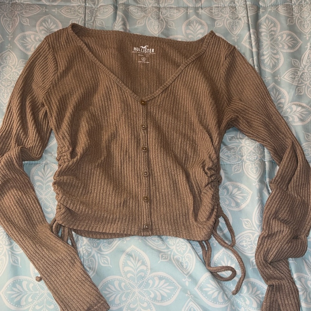 Holister cropped shirt